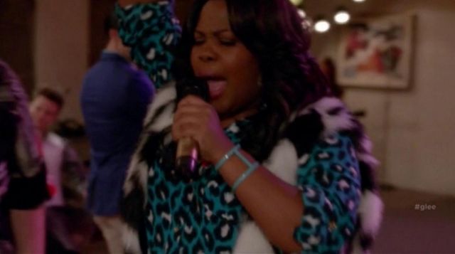 La chemise léopard de Mer­cedes Jones (Am­ber Ri­ley) dans Glee S06E07