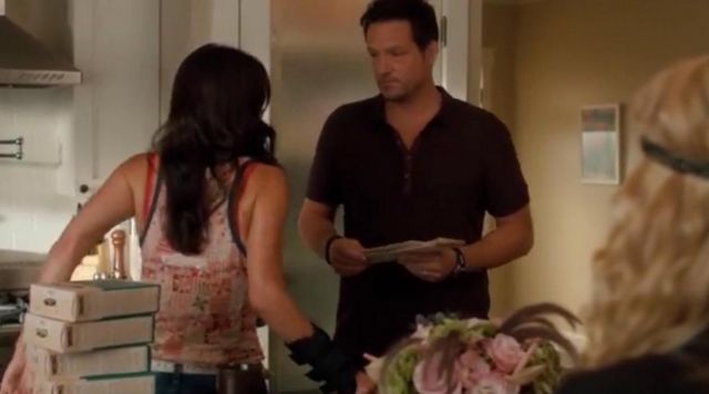 The top pattern of Jules Cobb (Courtney Cox) on Cougar Town S05E03