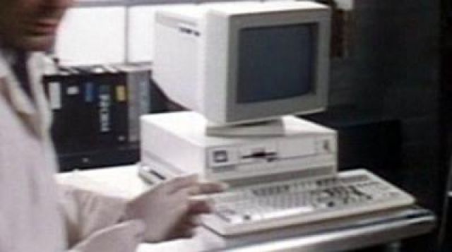 The IBM PS/2 Model 50/70 Dr. Martin (Bill Pullman) in Bloody paranoia