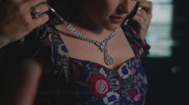 The flower dress of Belle (Emilie de Ravin) in Once Upon A Time S02E04