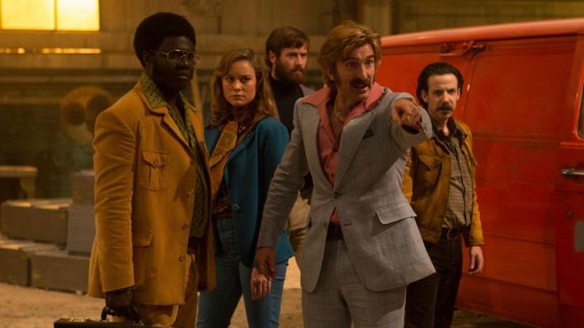 The blue blazer of Justine (Brie Larson) in Free Fire