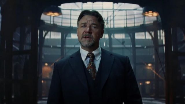 Tie colorful group of Dr. Henry Jekyll (Russell Crowe) in The Mummy