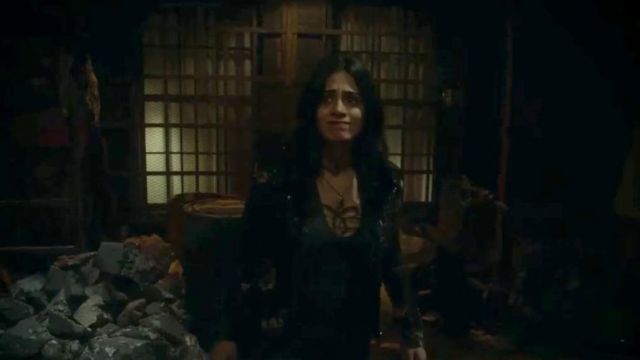 The Biker Jacket From Isabelle Lightwood Emeraude Toubia In Shadowhunters S2e11 Spotern