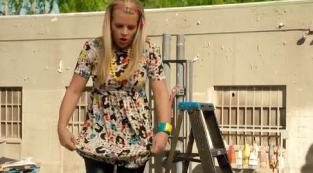 La robe tunique de Lau­rie Kel­ler (Busy Phi­lipps) dans Cou­gar Town Glee S05E09