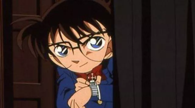 La réplica del reloj que lleva el detective Conan en la serie animada Detective Conan