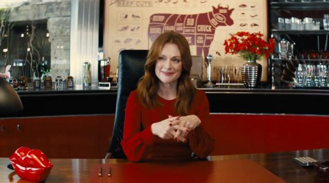 Beef Cuts Chart in the office of Poppy (Julianne Moore) dans Kingmsan: The Golden Circle