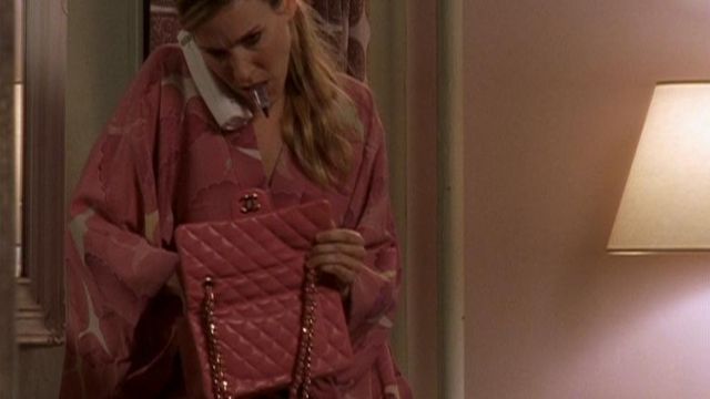 Carrie Bradshaw's (Sarah Jessica Parker) chanel bag in Sex And The City  S06E05