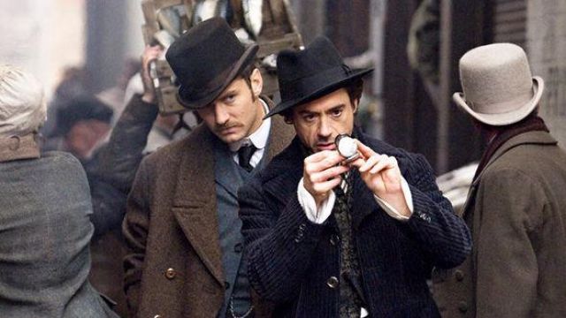 Le chapeau de Sherlock Holmes (Robert Downey Jr.) dans le film Sherlock Holmes