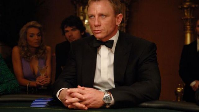 The smoking jacket black Brioni James Bond (Daniel Craig) in Casino Royale
