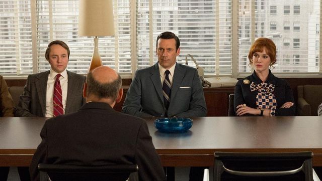 The ashtray blue in the meeting room of the advertising agency Sterling Cooper Advertising in Mad Men