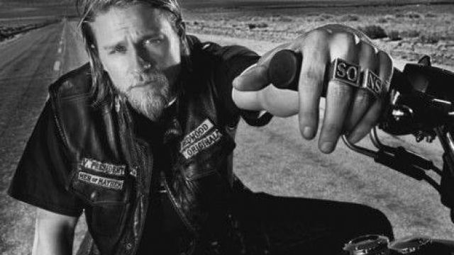 The cut (Jacket) of Jax Teller (Charlie Hunman) in Sons of Anarchy S02E09