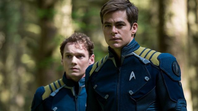 The uniform of the Starfleet of Pavel Chekov (Anton Yelchin) in Star Trek Beyond
