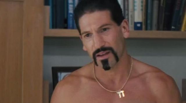 The necklace Chai Chai, Brad Bodnick (Jon Bernthal) in the Wolf of Wall Street