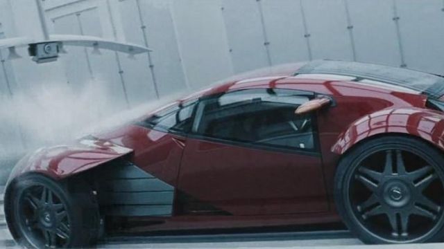 La Lexus 2054 rouge de John Anderton (Tom Cruise) dans Minority Report