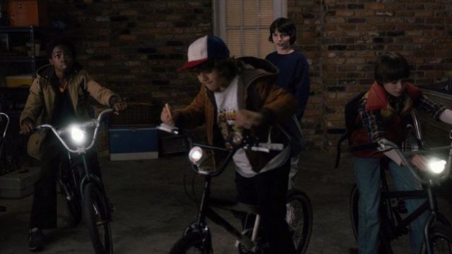 Le vélo BMX de Lucas Sinclair (Caleb McLaughlin) dans Stranger Things S01E01