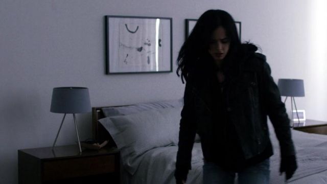 The lamp " Tripod "by Christophe Pillet" in Jessica Jones