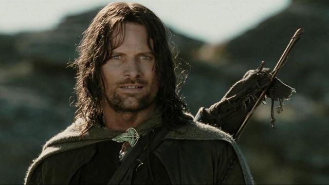 La broche en feuille de la Lórien de Aragorn (Viggo Mortensen) dans Le Seigneur des Anneaux : La communauté de l'anneau