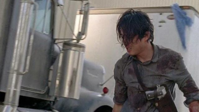 The Gun Glenn Rhee Steven Yeun In The Walking Dead Spotern 2794