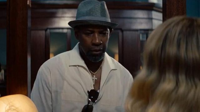 The chain is gold and the earrings from Bobby (Denzel Washington in 2 Guns