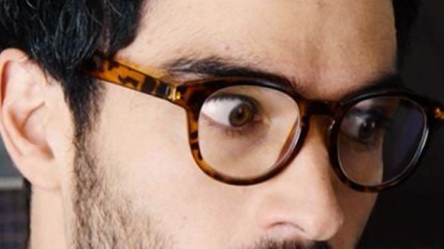 Les lunettes de vue de Hernando Fuentes (Alfonso Herrera) dans Sense8 S01E02