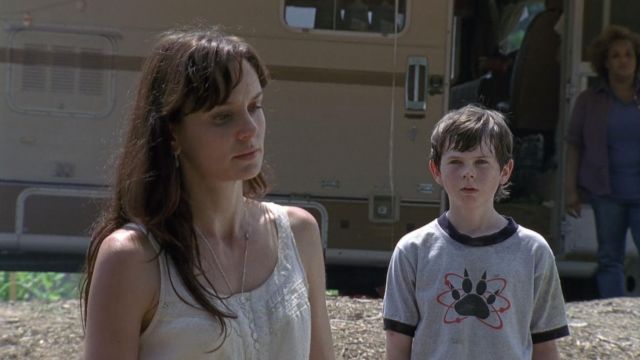 The t-shirt of Carl Grimes (Chandler Riggs) in The Walking Dead