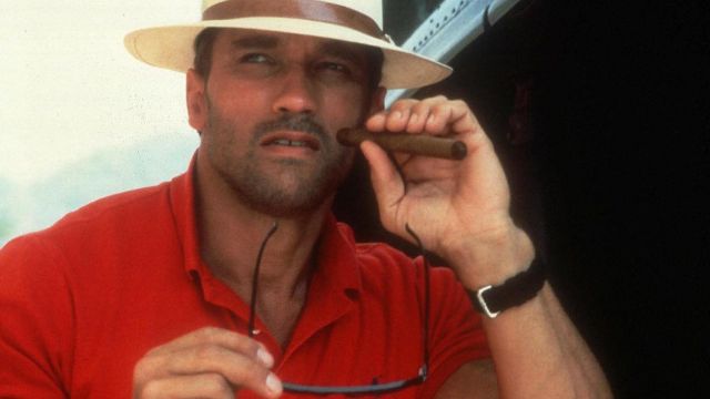 Le polo rouge Ralph Lauren du Major Alan Schaefer / Dutch (Arnold Schwarzenegger) dans Predator
