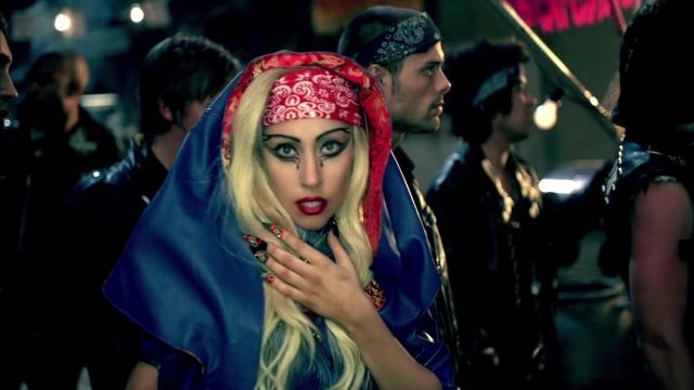 The red bandana of Lady Gaga in the clip Judas