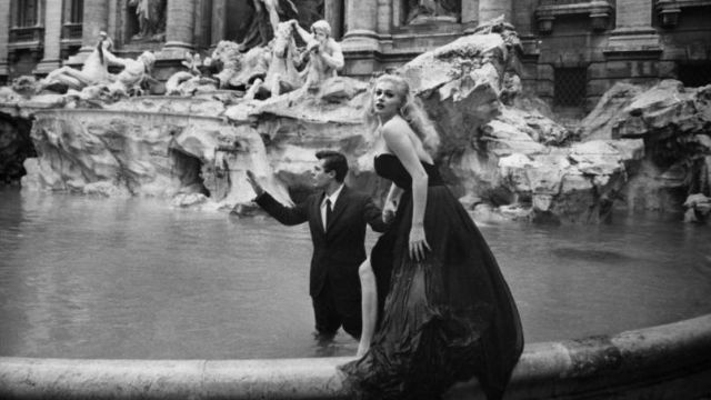 This iconic scene at the Trevi fountain is from the movie “La
