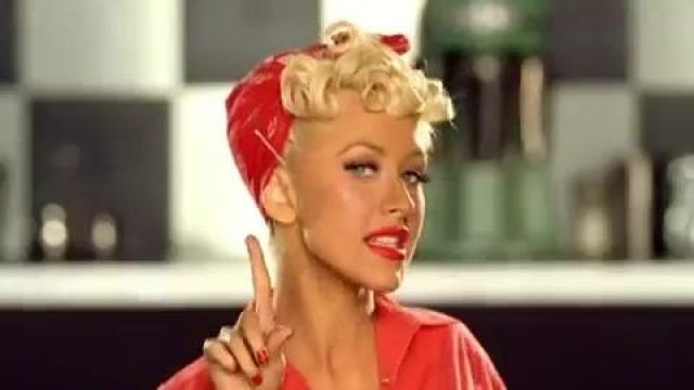 The red bandana of Christina Aguilera in the video clip Candyman | Spotern