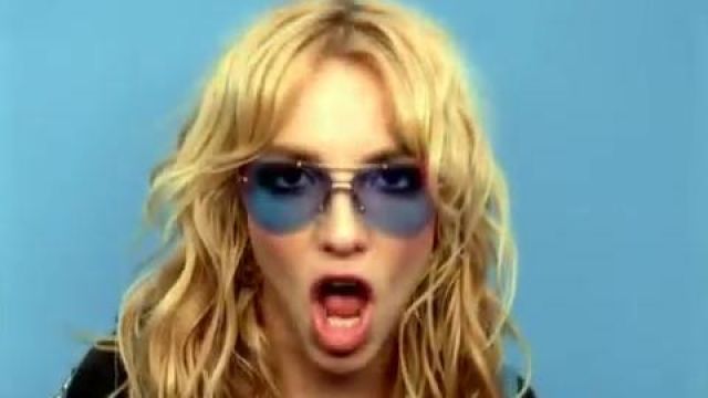 The sunglasses Britney Spears in the clip Overprotected