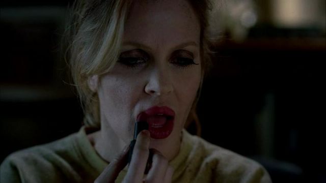 Lápiz labial NARS de Pamela Swynford De Beaufort (Kristen Bauer Van Straten) en True Blood S05E02