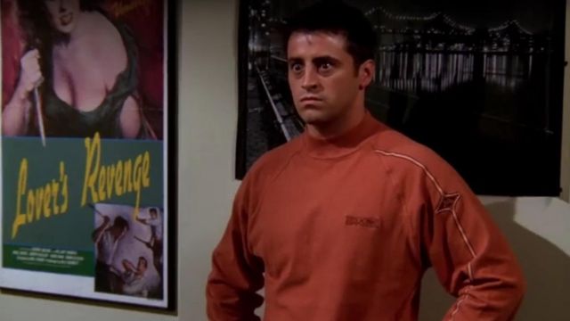 l'affiche du film Lovers Revenge dans la chambre de Joey Tribianni (Matt Leblanc) dans Friends S05E07