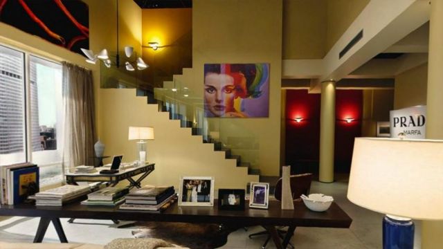 L'affiche Spectrum de Richard Phillips dans l'appartement de Lily Van Der Woodsen (Kelly Rutherford) dans Gossip Girl