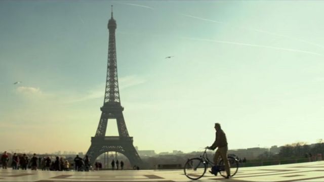 La place du Trocadéro dans 3 days to kill ( Kevin Costner )