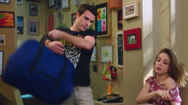 Le T-shirt "Bizz Frites Académie" de Antoine Pouilloux-Le Kervelec (Axel Huet) dans En Famille
