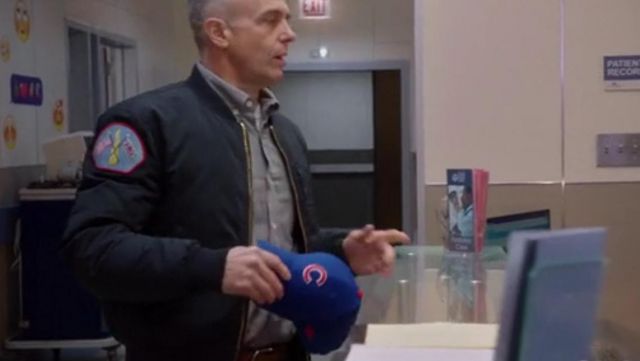la casquette des Cubs de Herman (David Eigenberg) dans Chicago Fire S05E22