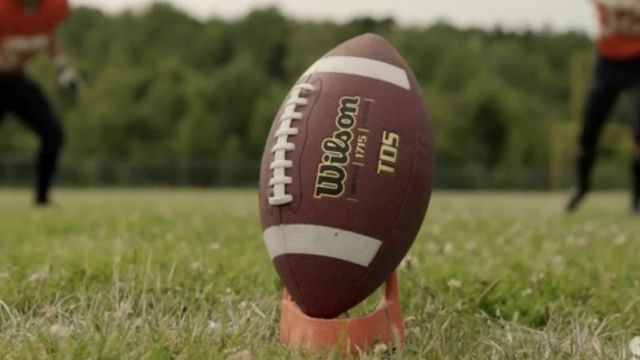 le ballon de football américain Wilson vu dans The Mist S01E01