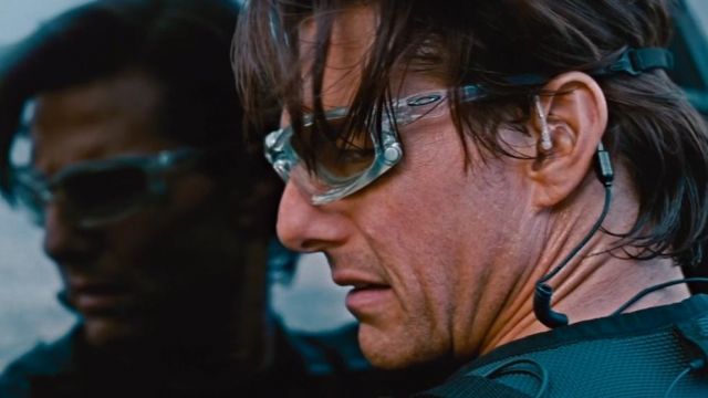 Oakley Sunglasses worn by Ethan Hunt (Tom Cruise) in Mission: Impossible  -Ghost Protocol | Spotern