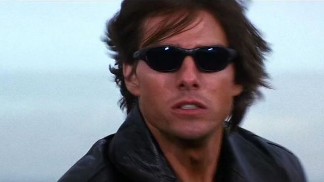 Noir Oakley Fives Carrés Lunettes de soleil portées par Ethan Hunt (Tom Cruise) dans Mission: Impossible II