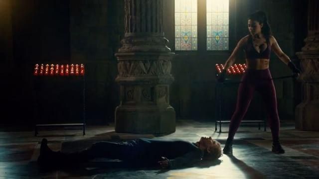 The sports bra purple Victoria's Secret d' Isabelle Lightwood (Emeraude  Toubia) in Shadowhunters S02E14