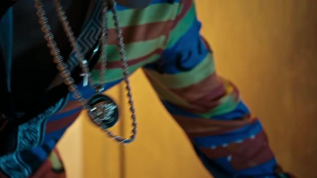 Le collier Versace de Bruno Mars dans son clip 24K Magic
