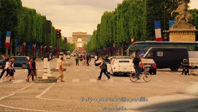 L'Arc de Triomphe dans Minuit à Paris (Owen Wilson)