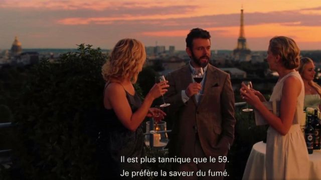 La dégustation de vins avec vue sur la Tour Eiffel dans Minuit à Paris (Rachel McAdams)