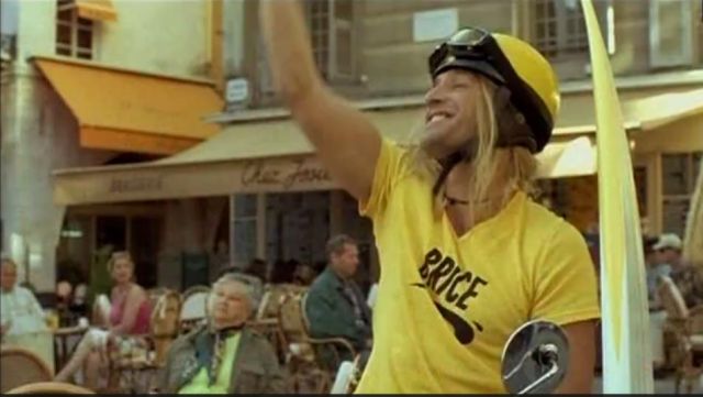 The Place Rossetti in Nice crossing by Brice Agostini (Jean Dujardin) in Brice de Nice