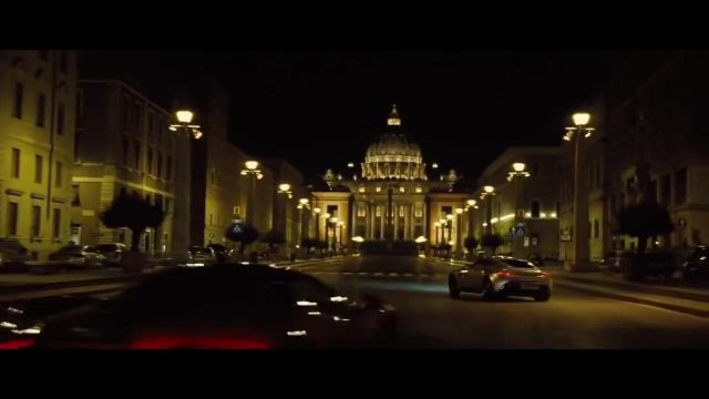 La basilique Saint-Pierre du Vatican dans la course-poursuite de Spectre