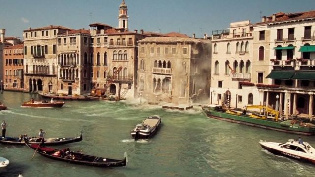 Le Palazzo du Grand Canal à Venise en images de synthèse qui s'effondre dans Casino Royale