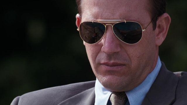 Les lunettes de soleil Ray-Ban Aviator Outdoorsman de Frank Farmer (Kevin Costner) dans Bodyguard