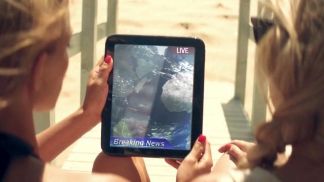 The tablet HP in the clip Without You de David Guetta