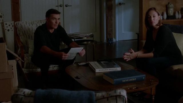 The book on Edward Hopper overview in Hasting in Pretty Little Liars S07E14