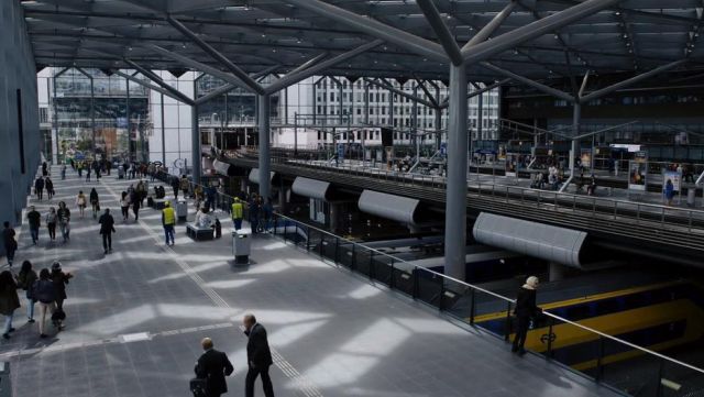 La Gare de La Haye-Central aux Pays-Bas dans Sense8 S02E03